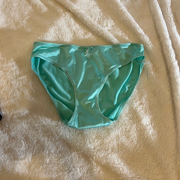 Red Top and Floral Shorts Set AE & Frederick’s of Hollywood bundle NWT - Picture 12 of 12